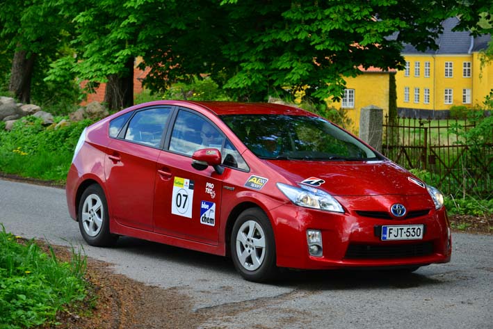 De nye NEZ-mestre Jari Hannula og Janne Saarikoski, Finland, i den vindende Toyota Prius
(Foto: Morten Dam)